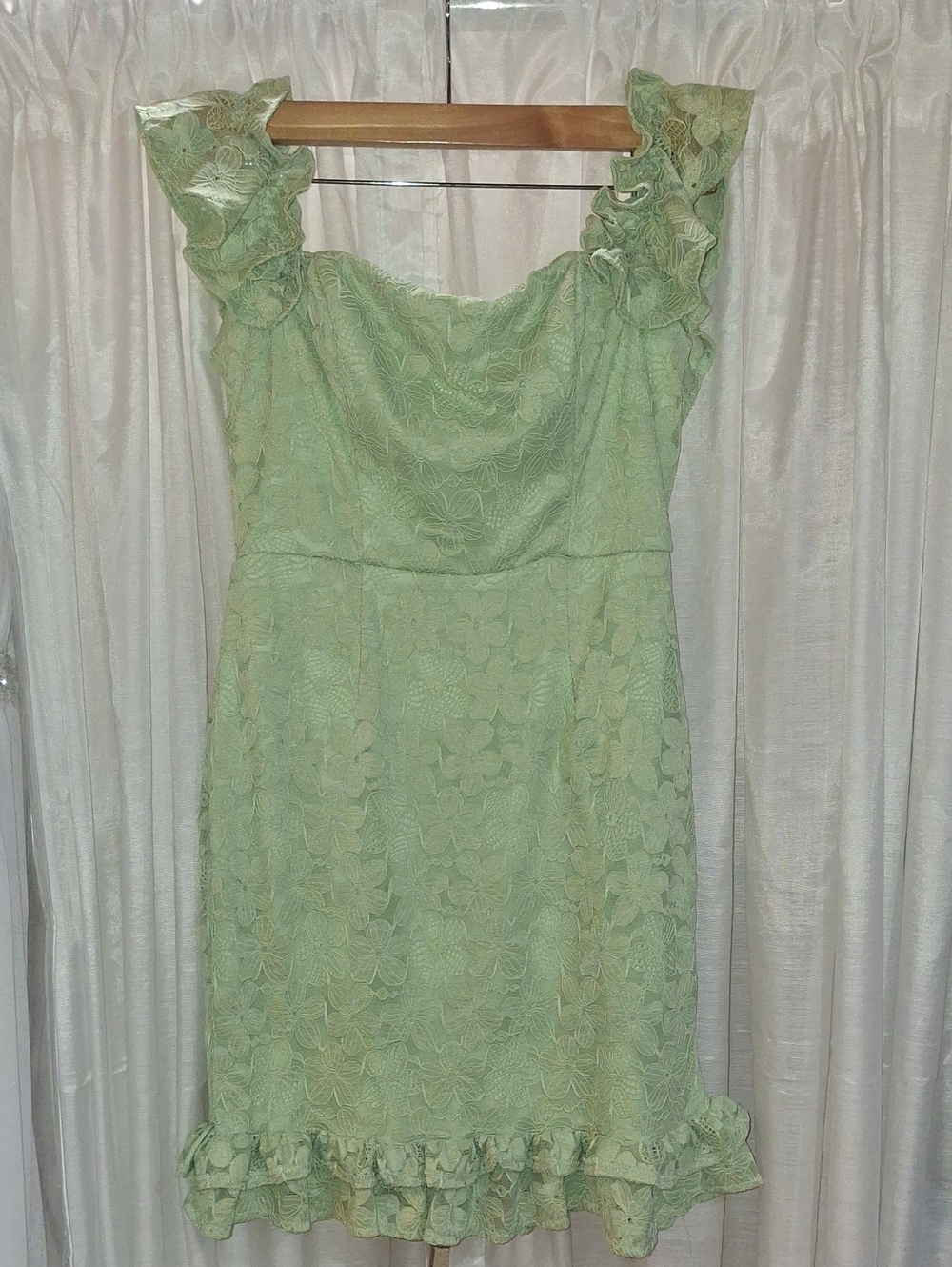 Here Comes The Sun Light Green Lace Ruffle  Dress Sz M